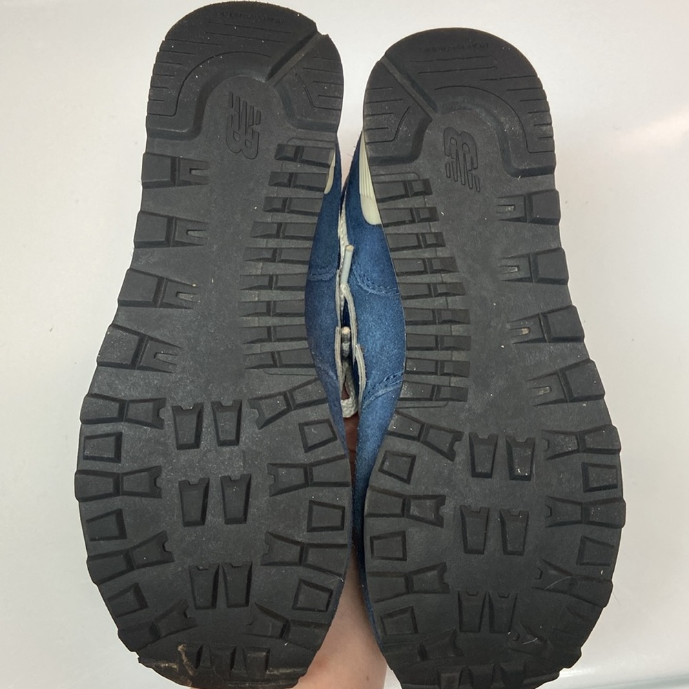 New Balance boys sneakers size 4 - Picture 2 of 4